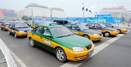 行業(yè)風波背后現(xiàn)壟斷弊病 出租車改革如何&ldquo;邁開腿&rdquo;？