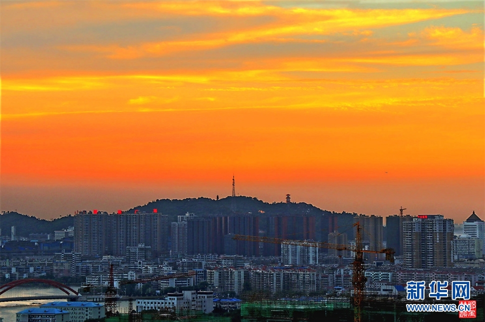 黃昏天與城