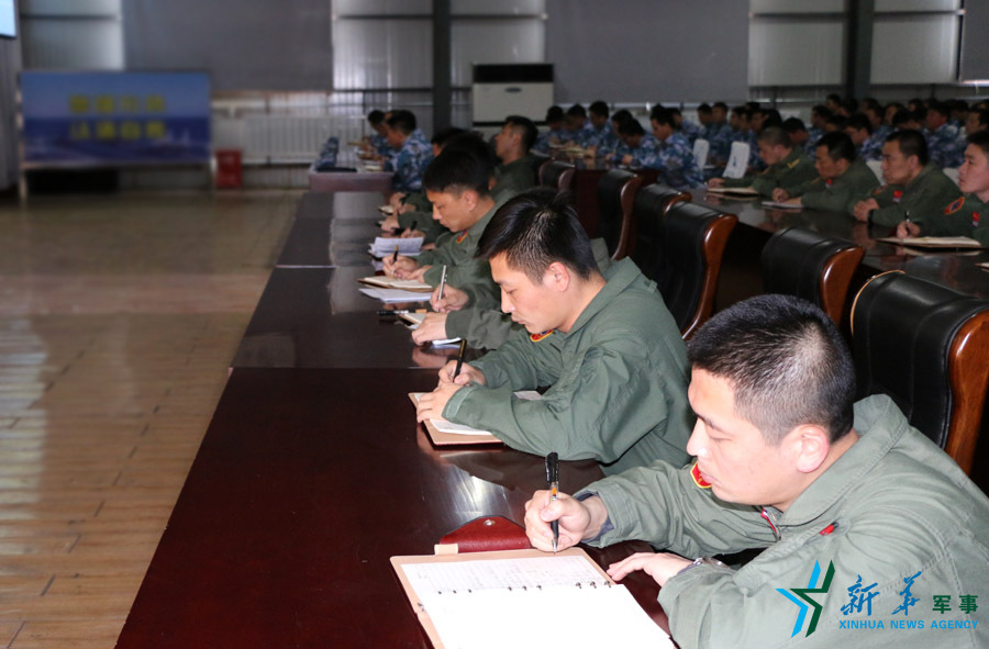 &uarr;資料圖片：張超參加戰(zhàn)斗機(jī)團(tuán)《改革強(qiáng)軍主題教育》授課現(xiàn)場(chǎng)。