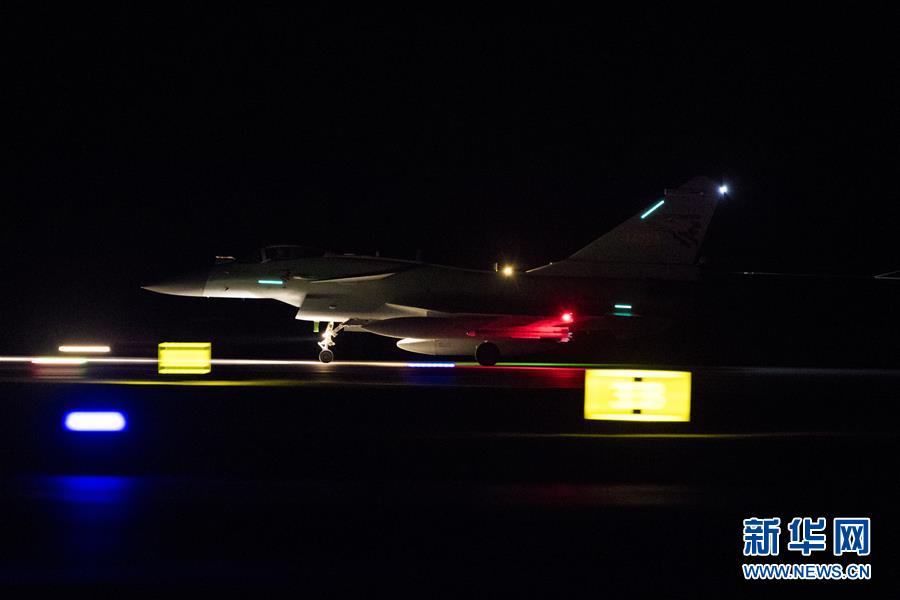 （圖文互動）鷹擊夜空鑄利劍&mdash;&mdash;空軍組織多兵機種夜戰(zhàn)夜訓(xùn)錘煉體系制勝能力