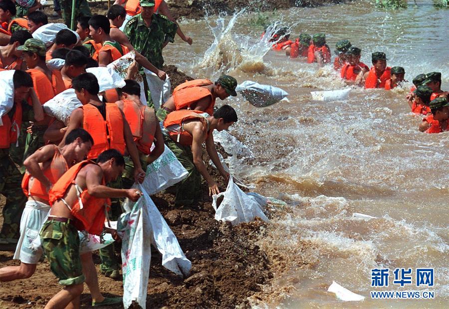 （圖文互動）（3）為了&ldquo;中國號&rdquo;巨輪揚帆遠航&mdash;&mdash;中國共產黨領導下的人民軍隊忠于祖國、服務人民啟示錄