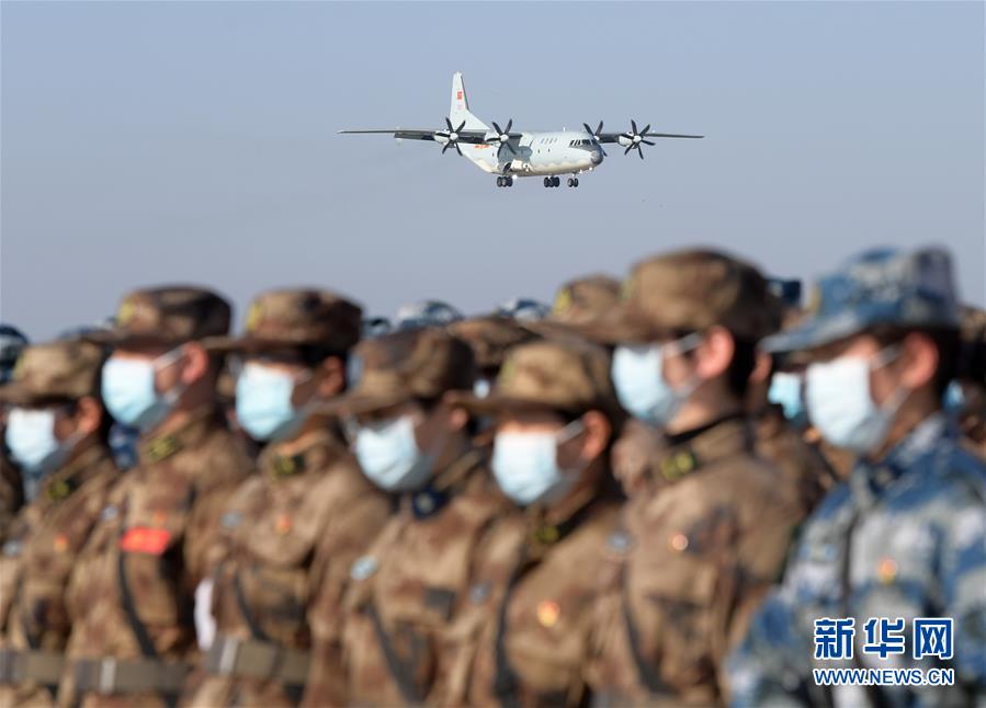 （聚焦疫情防控&middot;圖文互動(dòng)）（1）空軍第四次向武漢大規(guī)?？者\(yùn)醫(yī)療隊(duì)員和物資