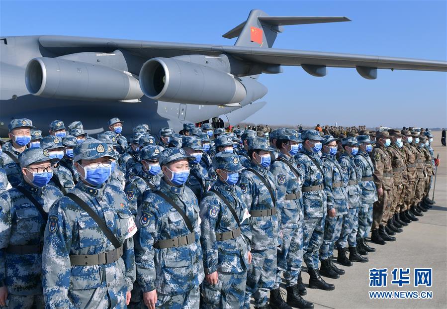 （聚焦疫情防控&middot;圖文互動(dòng)）（8）空軍第四次向武漢大規(guī)?？者\(yùn)醫(yī)療隊(duì)員和物資