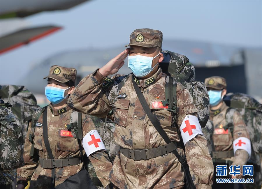 （聚焦疫情防控&middot;圖文互動(dòng)）（11）空軍第四次向武漢大規(guī)模空運(yùn)醫(yī)療隊(duì)員和物資
