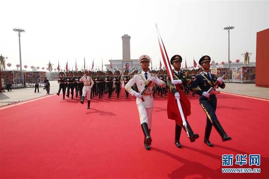 （在習(xí)近平強軍思想指引下&middot;我們在戰(zhàn)位報告&middot;圖文互動）（2）護衛(wèi)國旗　重于生命&mdash;&mdash;中國人民解放軍儀仗大隊國旗護衛(wèi)隊執(zhí)行國旗升降任務(wù)記事