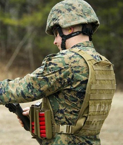 是電影還是現(xiàn)實？美軍陸戰(zhàn)隊士兵操大槍射擊練習(xí)