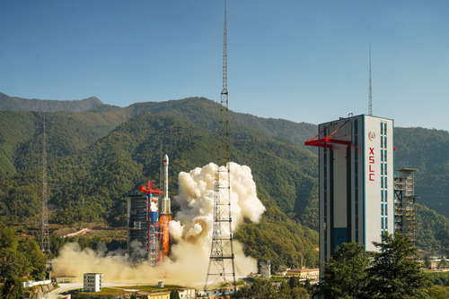 追夢(mèng)航天向天行&mdash;&mdash;西昌衛(wèi)星發(fā)射中心航天報(bào)國50年全景掃描