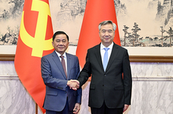 李希同越共中央政治局委員、中央書記處書記、中央檢查委員會(huì)主任陳錦繡舉行會(huì)談