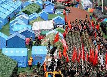 社會(huì)各界為四川蘆山&ldquo;4&middot;20&rdquo;7.0級(jí)強(qiáng)烈地震遇難者致哀