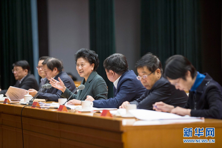 1月16日，中共中央政治局委員、國務(wù)院副總理劉延?xùn)|在北京出席&ldquo;加強(qiáng)和改進(jìn)新形勢下高校思想政治工作專題研討班&rdquo;開班式。 新華社記者崔新鈺 攝