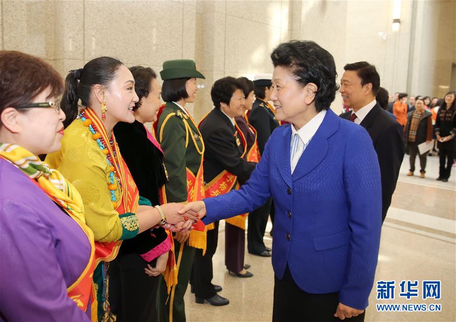 3月8日，由全國婦聯(lián)主辦的&ldquo;三八&rdquo;國際婦女節(jié)紀(jì)念暨表彰大會(huì)在北京舉行。中共中央政治局委員、國務(wù)院副總理劉延?xùn)|，中共中央政治局委員、國家副主席李源潮會(huì)見受表彰的先進(jìn)代表。新華社記者殷剛攝