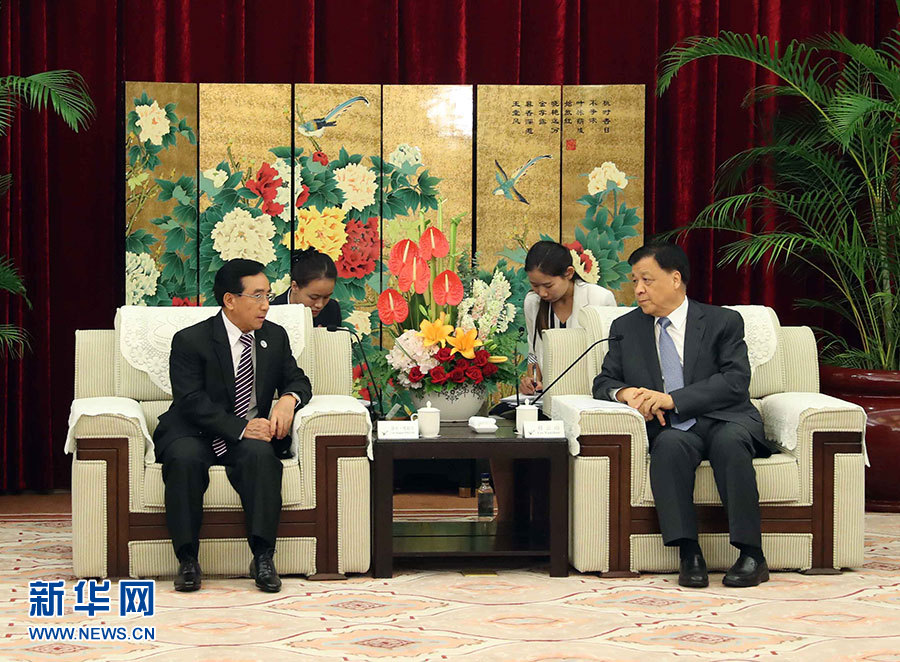 6月11日，中共中央政治局常委、中央書記處書記劉云山在福州會(huì)見來華出席金磚國(guó)家政黨、智庫(kù)和民間社會(huì)組織論壇的老撾人民革命黨中央政治局委員、中央書記處常務(wù)書記、國(guó)家副主席潘坎。新華社記者劉衛(wèi)兵攝