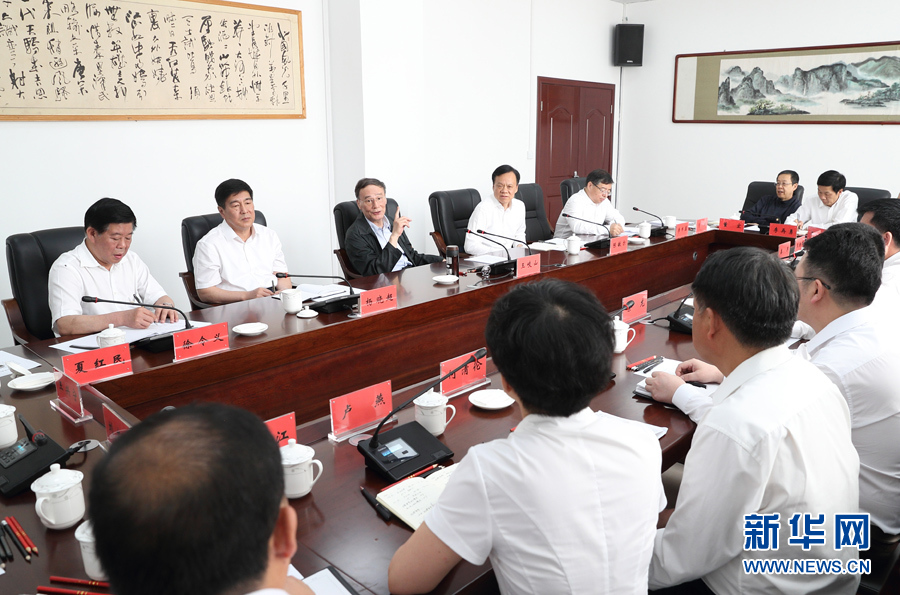 6月20日至22日，中共中央政治局常委、中央紀(jì)委書記王岐山在貴州省檢查紀(jì)檢監(jiān)察工作。這是6月21日，王岐山在修文縣委紀(jì)委座談會(huì)上講話。新華社記者 王曄 攝