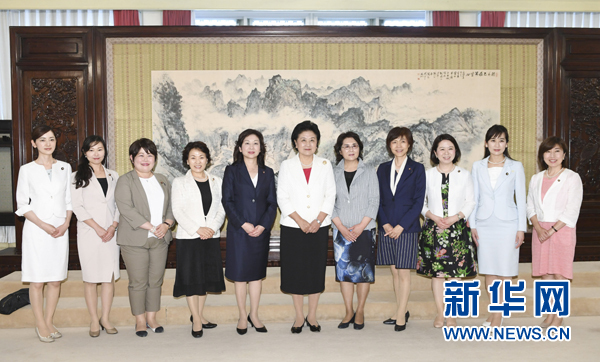 　　7月12日，國務(wù)院副總理劉延?xùn)|在北京會(huì)見以日本自民黨前總務(wù)會(huì)長野田圣子為首的日本執(zhí)政黨女國會(huì)議員代表團(tuán)一行。 新華社記者 高潔 攝