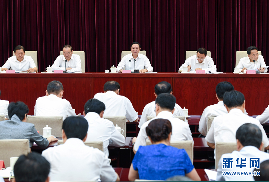 7月28日，中宣部在北京召開全國宣傳部長專題工作會(huì)議，學(xué)習(xí)貫徹習(xí)近平總書記在省部級(jí)主要領(lǐng)導(dǎo)干部專題研討班上的重要講話精神。中共中央政治局委員、中央書記處書記、中宣部部長劉奇葆出席會(huì)議并講話。新華社記者張領(lǐng)攝
