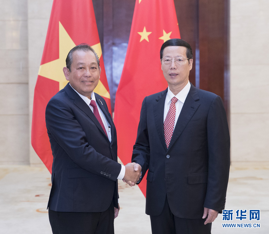  9月11日，中共中央政治局常委、國(guó)務(wù)院副總理張高麗在廣西南寧會(huì)見(jiàn)前來(lái)出席第十四屆中國(guó)－東盟博覽會(huì)和中國(guó)－東盟商務(wù)與投資峰會(huì)的越南常務(wù)副總理張和平。新華社記者王曄攝