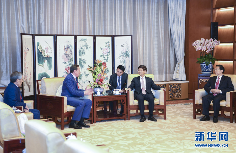 9月26日，中共中央政治局委員、中央政法委書記孟建柱在北京會(huì)見來(lái)華出席國(guó)際刑警組織第86屆全體大會(huì)的哈薩克斯坦內(nèi)務(wù)部長(zhǎng)卡西莫夫。國(guó)務(wù)委員、公安部部長(zhǎng)郭聲琨參加有關(guān)會(huì)見。新華社記者 張領(lǐng) 攝