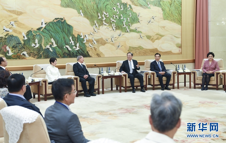 11月7日，全國政協(xié)主席俞正聲在北京會見饒穎奇率領的臺灣民意代表交流參訪團。新華社記者張領攝