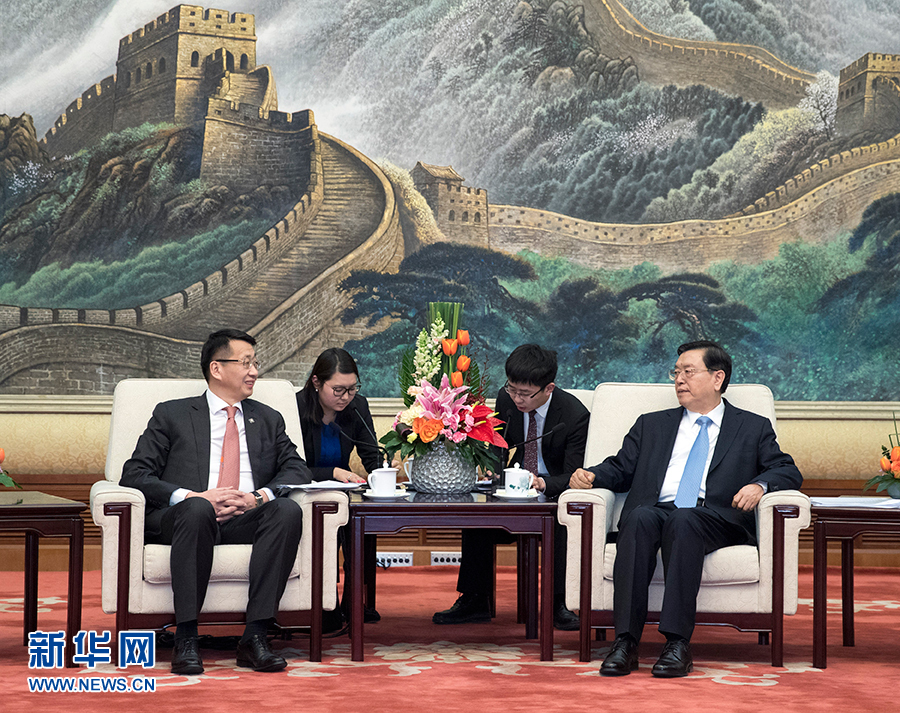 2月6日，全國人大常委會(huì)委員長張德江在北京人民大會(huì)堂會(huì)見出席中蒙議會(huì)定期交流機(jī)制會(huì)議的蒙古國家大呼拉爾副主席恩赫阿木格楞。新華社記者王曄 攝