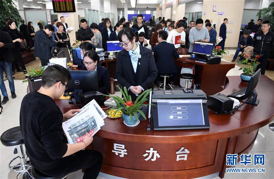 （習(xí)近平新時代中國特色社會主義思想在基層&middot;改革發(fā)展新氣象&middot;圖文互動）（3）浙江&ldquo;最多跑一次&rdquo;：改革越走越深，群眾越跑越順