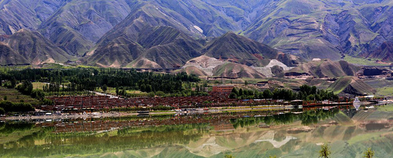 德吉村村民住在景區(qū)里吃上&ldquo;旅游飯&rdquo;