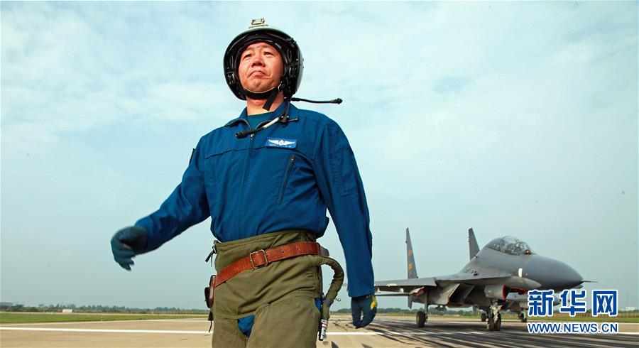 （新華全媒頭條&middot;圖文互動(dòng)）（1）戰(zhàn)鷹，為祖國(guó)奮飛&mdash;&mdash;記空軍航空兵某旅旅長(zhǎng)、特級(jí)飛行員郝井文