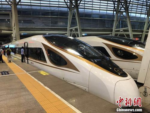 資料圖：復(fù)興號動車組在京津城際鐵路按照時速350時速達(dá)速運行。冷昊陽 攝