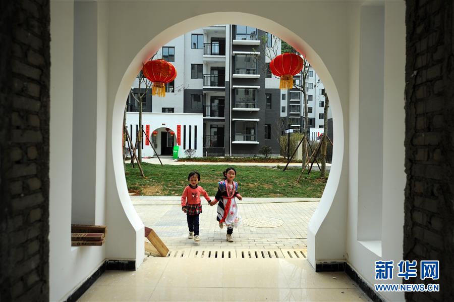 （在習(xí)近平新時(shí)代中國(guó)特色社會(huì)主義思想指引下&mdash;&mdash;新時(shí)代新作為新篇章&middot;圖文互動(dòng)）（1）&ldquo;搬遷到哪里，服務(wù)就延伸到哪里&rdquo;&mdash;&mdash;貴州推進(jìn)易地扶貧搬遷&ldquo;后半篇文章&rdquo; 