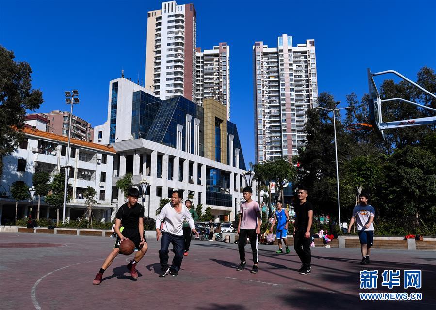 （在習(xí)近平新時代中國特色社會主義思想指引下&mdash;&mdash;新時代新作為新篇章&middot;圖文互動）（1）從種地到&ldquo;種&rdquo;高科技產(chǎn)業(yè)&mdash;&mdash;&ldquo;改革村&rdquo;的新思維
