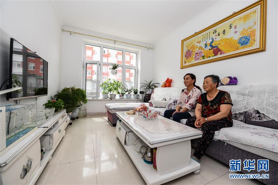 （在習(xí)近平新時代中國特色社會主義思想指引下&mdash;&mdash;新時代新作為新篇章&middot;總書記關(guān)心的百姓身邊事&middot;圖文互動）（5）棚改的溫暖：1億多人&ldquo;出棚進樓&rdquo;