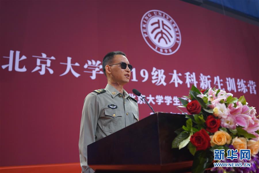 （圖文互動）特寫：&ldquo;讓我來&rdquo;&mdash;&mdash;&ldquo;排雷英雄戰(zhàn)士&rdquo;杜富國與北京大學(xué)新生交流見聞