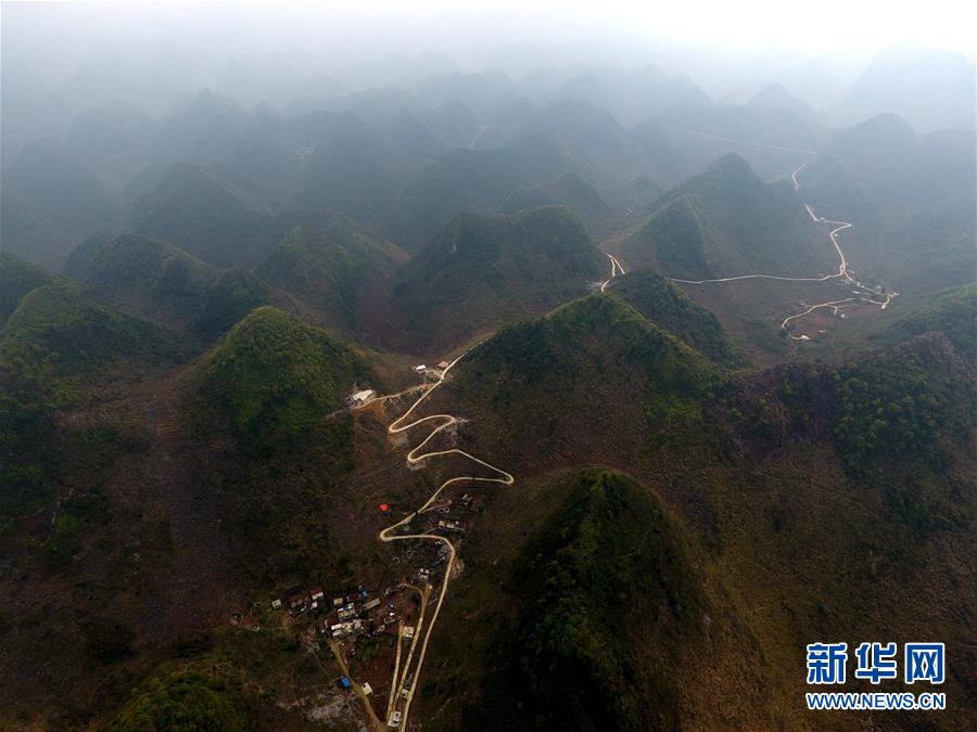 （壯麗70年&middot;奮斗新時代&mdash;&mdash;共和國發(fā)展成就巡禮）（10）人暢其行、貨暢其流&mdash;&mdash;共和國交通運輸業(yè)發(fā)展成就巡禮