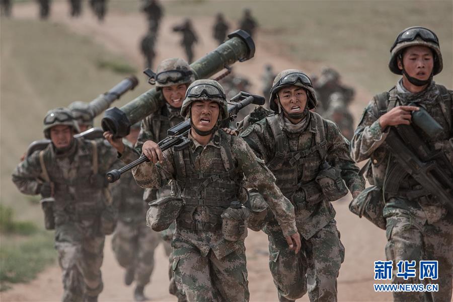 （新華全媒頭條&middot;圖文互動）（13）沿著中國特色強軍之路闊步前進&mdash;&mdash;黨中央、中央軍委領(lǐng)導(dǎo)推進國防和軍隊建設(shè)70年紀實