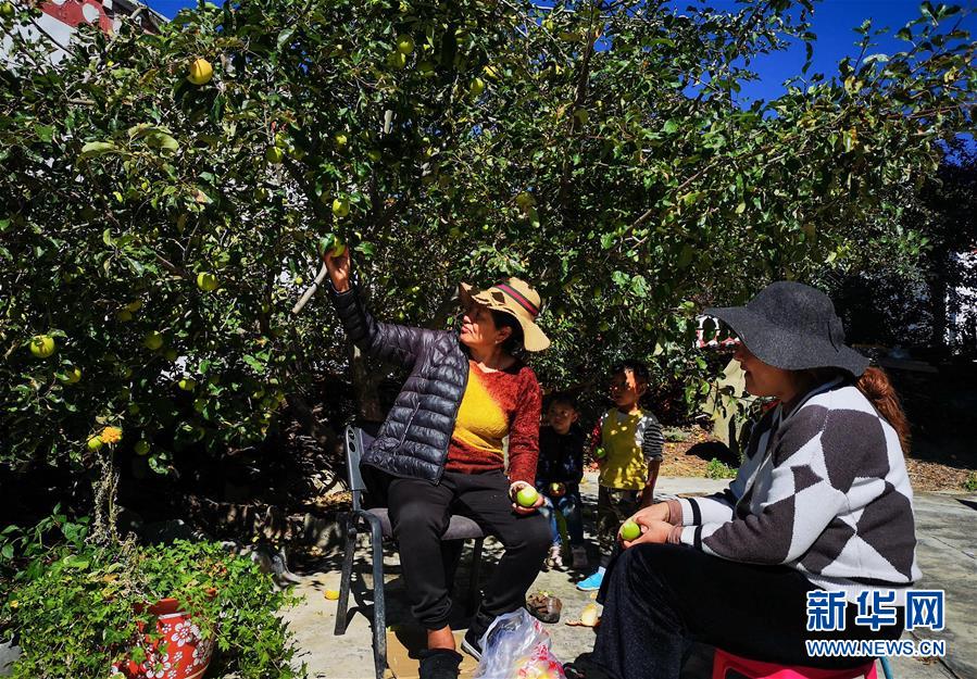 （圖文互動(dòng)）（2）香巴拉并不遙遠(yuǎn)&mdash;&mdash;寫(xiě)在潔白的現(xiàn)代藏鄉(xiāng)