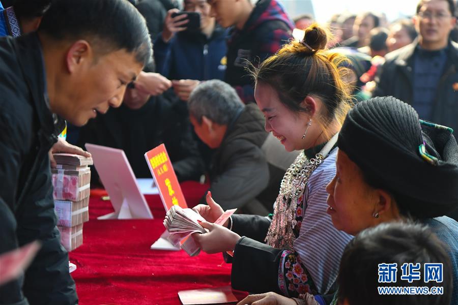 （在習近平新時代中國特色社會主義思想指引下&mdash;&mdash;新時代新作為新篇章&middot;總書記關切脫貧事&middot;圖文互動）（4）精準扶貧：提速脫貧奔小康