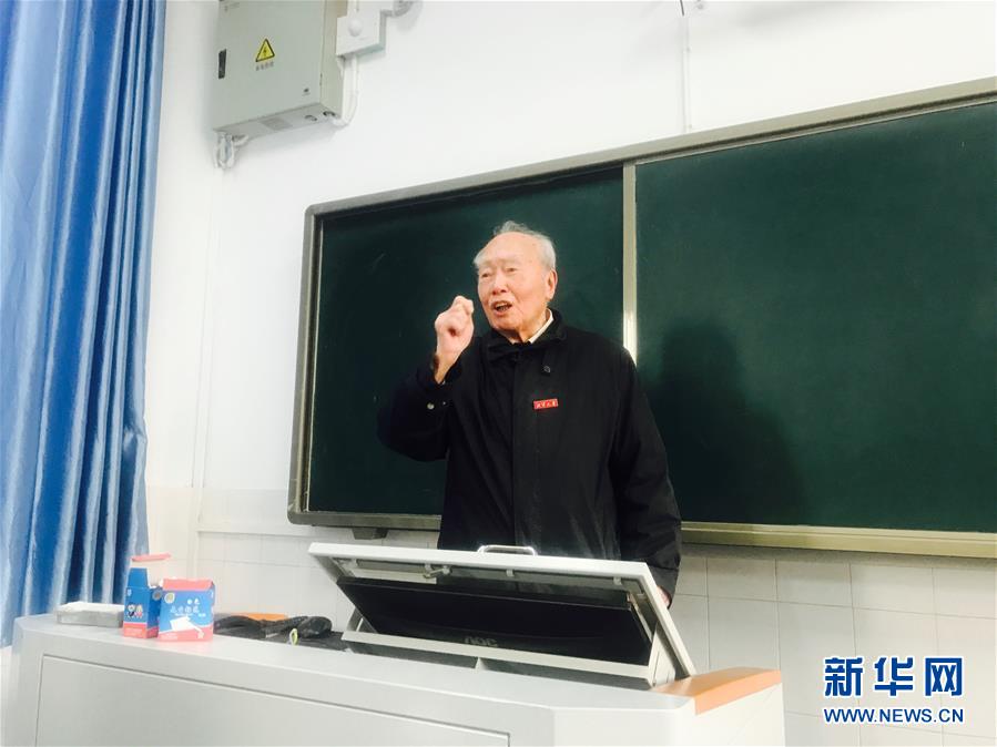 （新華全媒頭條&middot;圖文互動）（1）滄海橫流 信仰彌堅&mdash;&mdash;記共產(chǎn)黨員、湘潭大學九旬教授滄南