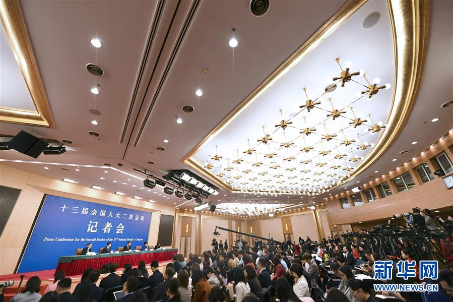 （兩會(huì)&middot;XHDW）（1）財(cái)政部部長(zhǎng)劉昆等就&ldquo;財(cái)稅改革和財(cái)政工作&rdquo;答記者問(wèn)