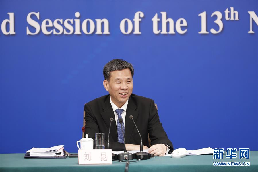 （兩會(huì)&middot;XHDW）（5）財(cái)政部部長(zhǎng)劉昆等就&ldquo;財(cái)稅改革和財(cái)政工作&rdquo;答記者問(wèn)