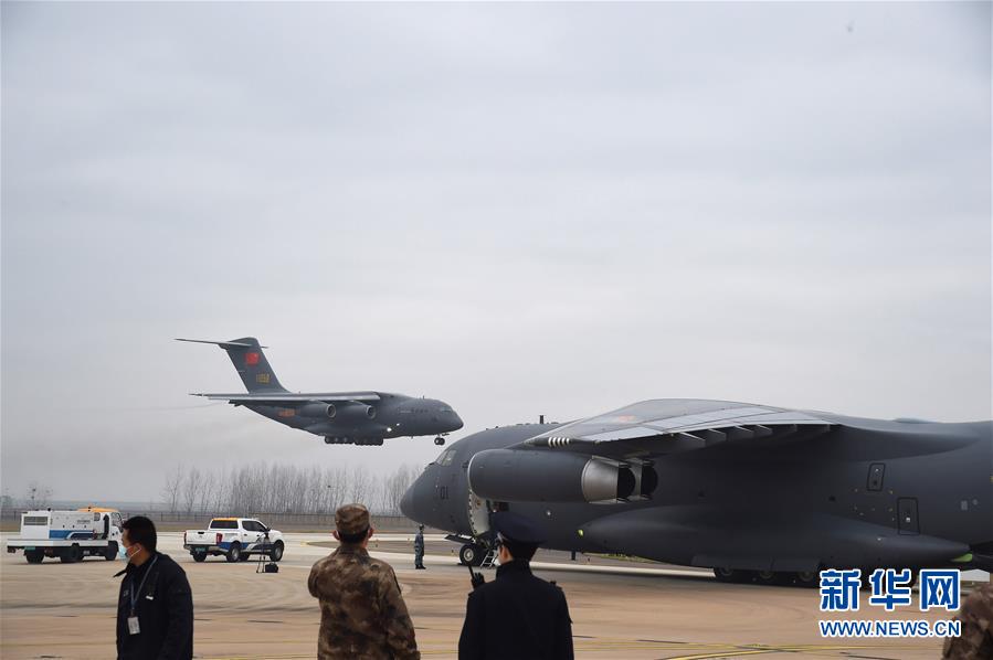 （聚焦疫情防控&middot;圖文互動）（5）空軍出動3型11架運輸機(jī)多地同步向武漢空運醫(yī)療隊員