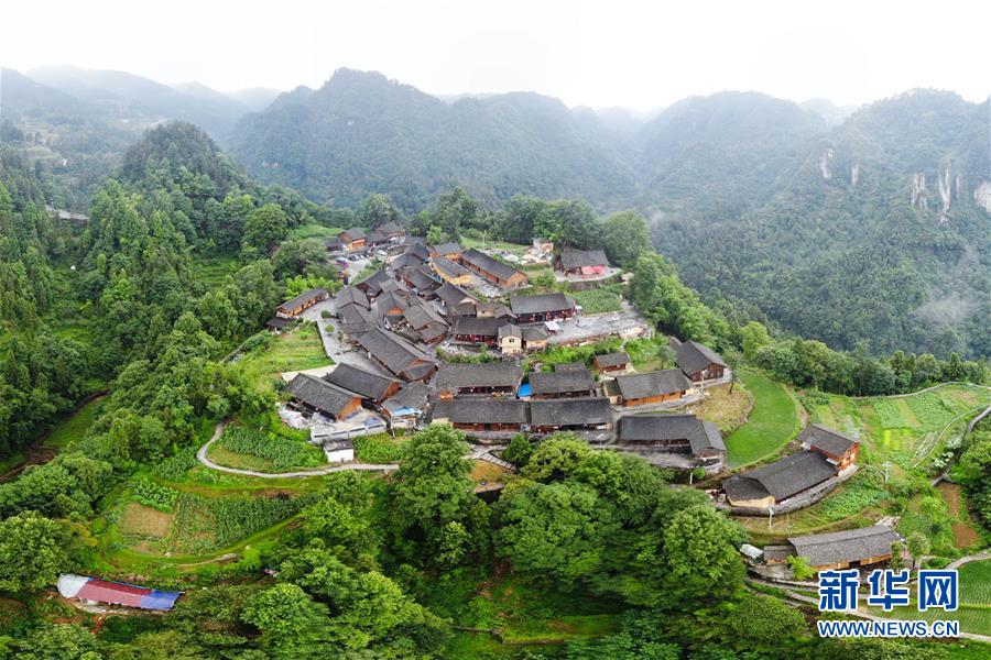 （新華全媒頭條&middot;走向我們的小康生活&middot;圖文互動）（7）那山，那人，那苗寨&mdash;&mdash;十八洞村三代人的奮斗史