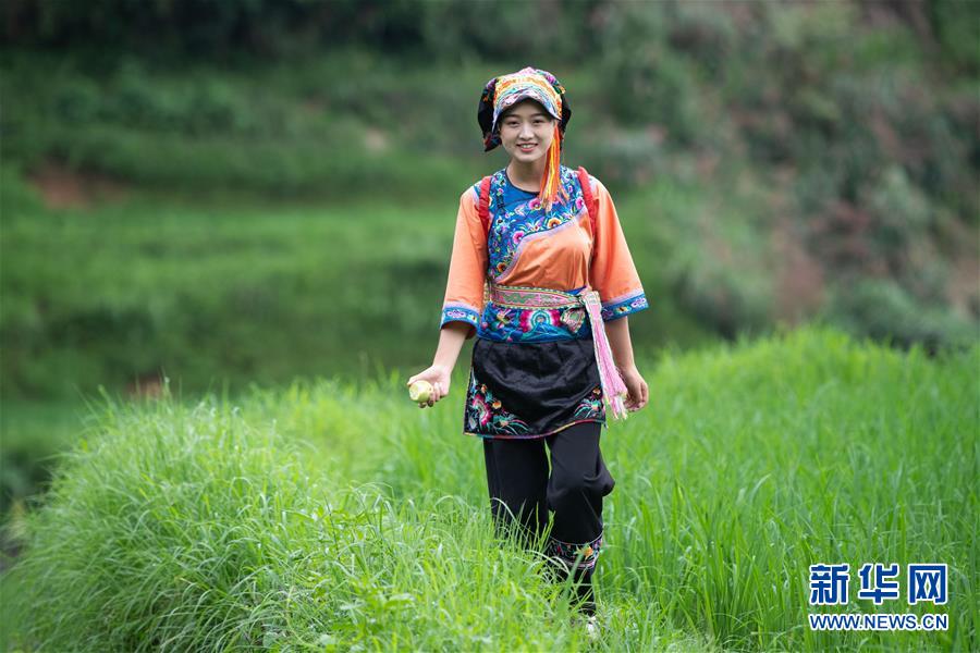 （新華全媒頭條&middot;走向我們的小康生活&middot;圖文互動）（4）那山，那人，那苗寨&mdash;&mdash;十八洞村三代人的奮斗史