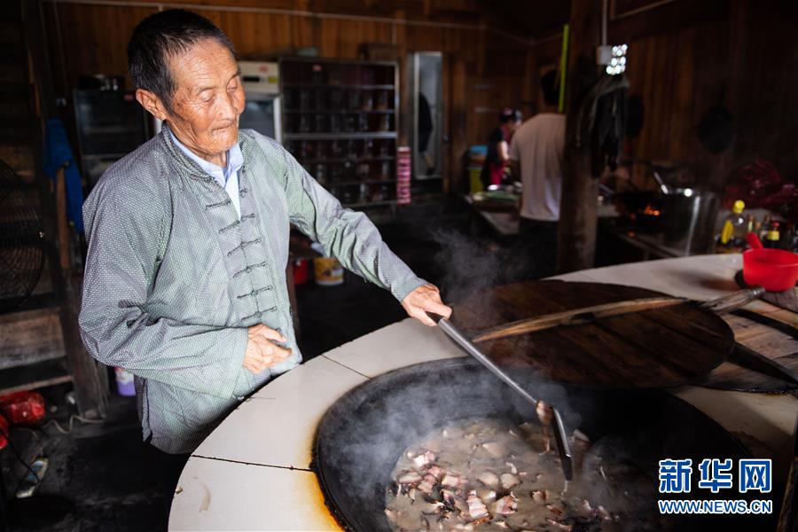 （新華全媒頭條&middot;走向我們的小康生活&middot;圖文互動）（8）那山，那人，那苗寨&mdash;&mdash;十八洞村三代人的奮斗史