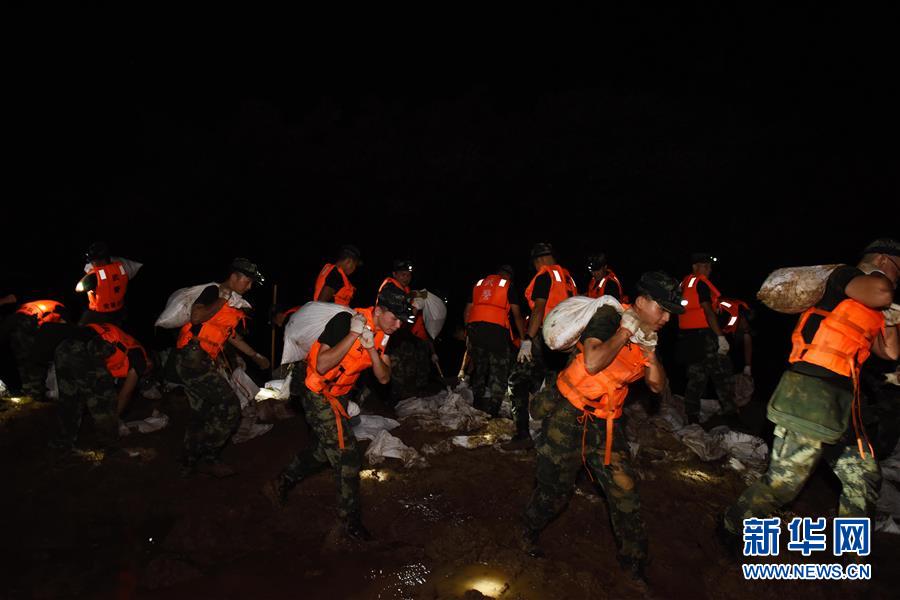 （防汛抗洪&middot;圖文互動(dòng)）（7）洪水不退，子弟兵誓死不退&mdash;&mdash;解放軍和武警部隊(duì)官兵參與洪澇災(zāi)害搶險(xiǎn)救援記事