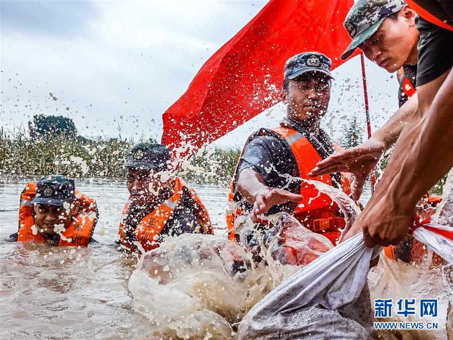 （防汛抗洪&middot;圖文互動(dòng)）（9）洪水不退，子弟兵誓死不退&mdash;&mdash;解放軍和武警部隊(duì)官兵參與洪澇災(zāi)害搶險(xiǎn)救援記事