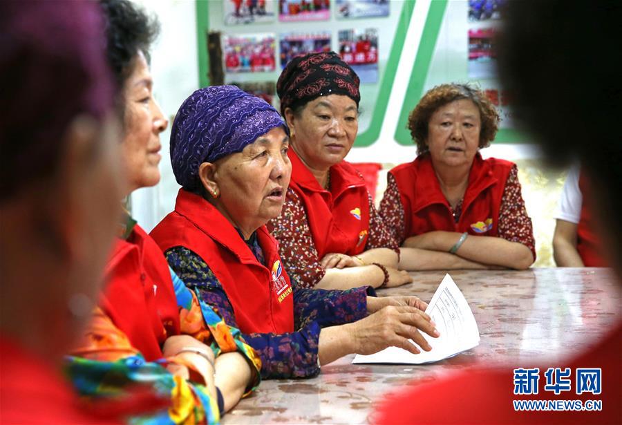 （走向我們的小康生活&middot;圖文互動(dòng)）（3）蘭花掬得滿庭芳&mdash;&mdash;寧夏吳忠市古稀志愿者王蘭花的溫情故事