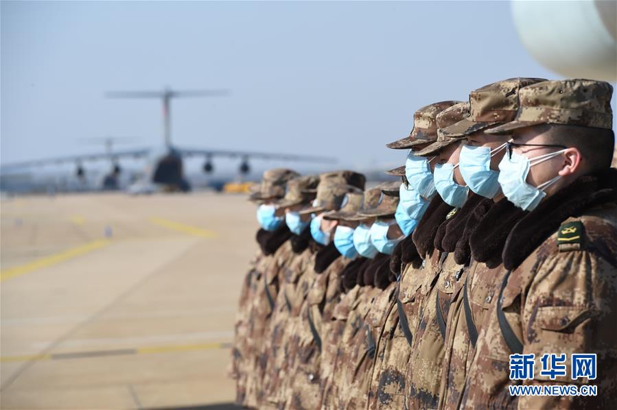 （抗疫一線醫(yī)務人員英雄群體&middot;圖文互動）（10）人民軍醫(yī)的赤誠守望&mdash;&mdash;軍隊支援湖北醫(yī)療隊抗擊新冠肺炎疫情記事