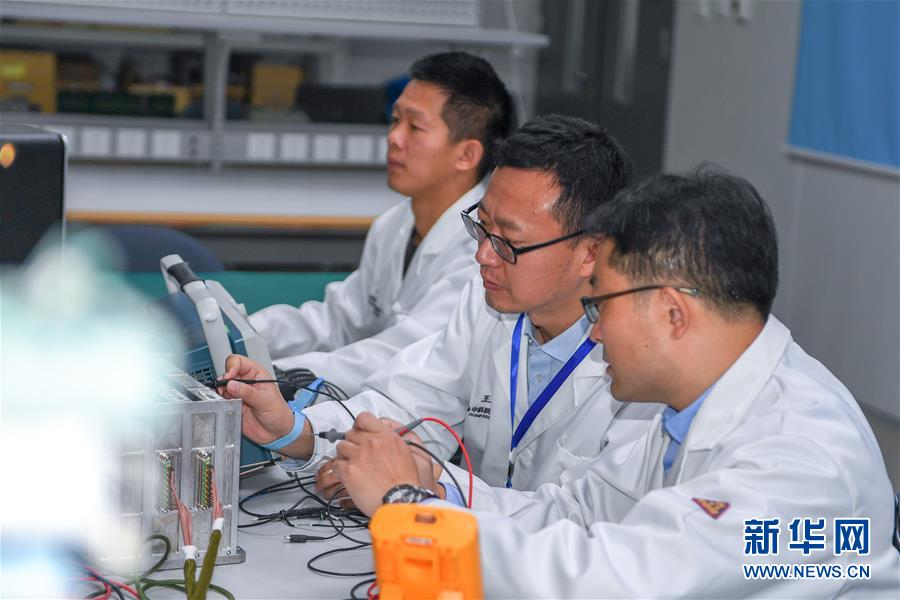（在習近平新時代中國特色社會主義思想指引下&mdash;&mdash;新時代新作為新篇章&middot;習近平總書記關(guān)切事&middot;圖文互動）（2）終不悔為國為民，攀高峰只爭朝夕&mdash;&mdash;來自科學家們的動人故事