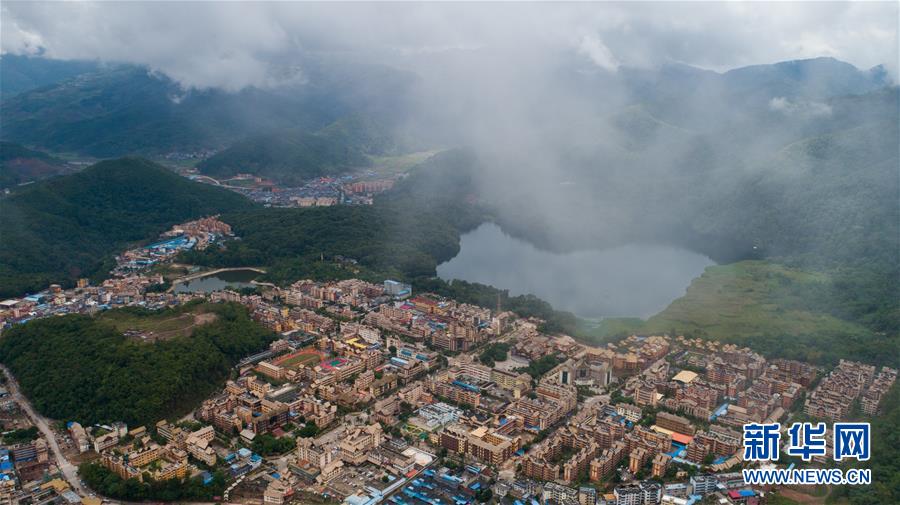 （新華全媒頭條&middot;決戰(zhàn)決勝脫貧攻堅(jiān)&middot;督戰(zhàn)未摘帽貧困縣&middot;圖文互動）（7）脫貧的歌聲&mdash;&mdash;云南直過民族和人口較少民族共入新時(shí)代