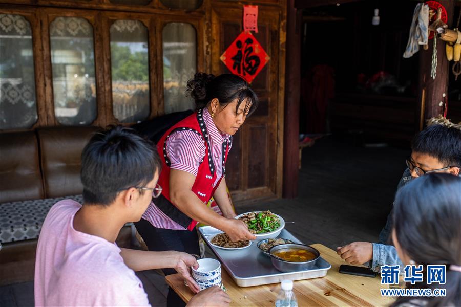 （新華全媒頭條&middot;決戰(zhàn)決勝脫貧攻堅(jiān)&middot;督戰(zhàn)未摘帽貧困縣&middot;圖文互動）（10）脫貧的歌聲&mdash;&mdash;云南直過民族和人口較少民族共入新時(shí)代