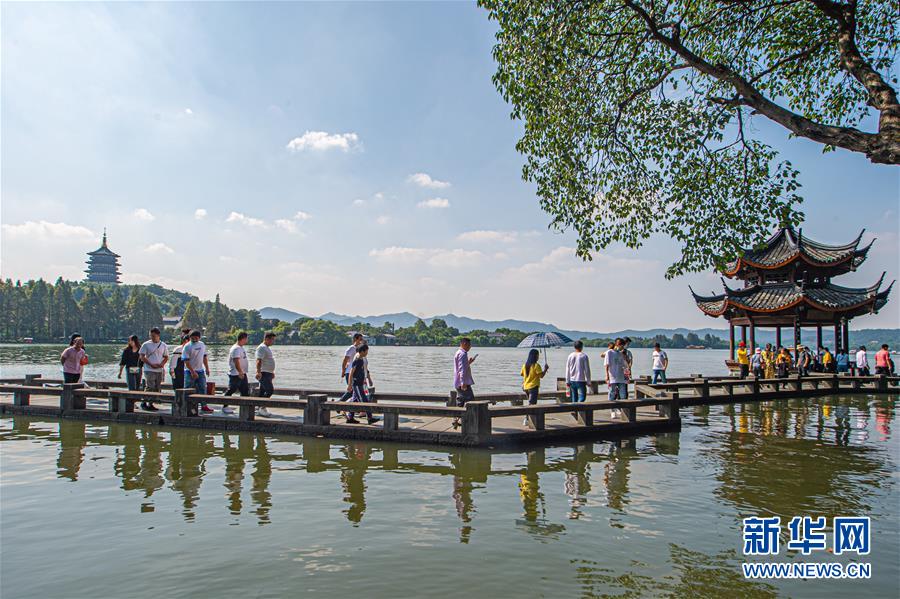 （新華全媒頭條&middot;圖文互動(dòng)）（3）流動(dòng)中國折射復(fù)蘇新氣象&mdash;&mdash;透視&ldquo;十一&rdquo;黃金周